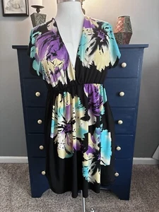 Rue 21 Vestido de Sol Negro con Diseño Multicolor Cruzado Talla Med - Imagen 1 de 6