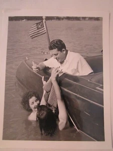 1940'S ED McLEMORE WRESTLING CLUB OWNER IN HIS BOAT PHOTOGRAPH & GIRLS -  TUB B - Picture 1 of 2