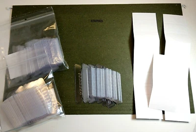 75 grapas 5 pestañas carpetas colgantes tamaño legal verde 490853R caja abierta Foto 1 de 4