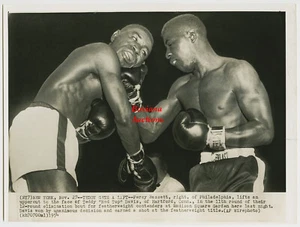 1954 PERCY BASSETT vs TEDDY RED TOP DAVIS Vintage Boxing Photo MSG, NEW YORK - Picture 1 of 2