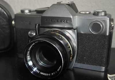 Cámara fotográfica vintage PETRI FT-II 35mm lente 1:18 55mm - con estuche. no disparará. Foto 1 de 4
