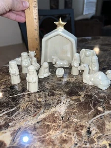 Traditionelle Miniatur Krippe (14 Teile) Porzellan Vintage Weihnachtsdeko - Bild 1 von 5