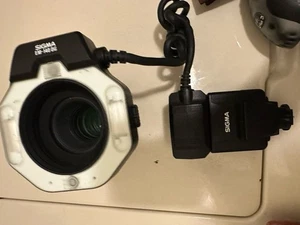 Sigma EM-140 DG TTL Macro Ringlight Flash for Canon DSLR 62mm Adapter (35) - Picture 1 of 4