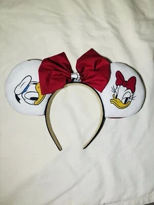 Donald and Daisy Minnie Mouse ears - Picture 1 of 1