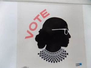 Pegatina/calcomanía de voto ""The Notorious RBG"" de la jueza de la Corte Suprema Ruth Bader Ginsberg - Imagen 1 de 3