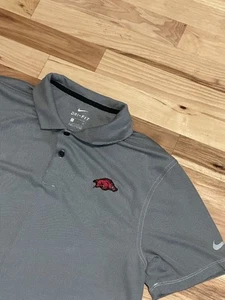 Polo gris homme Nike Dri Fit Arkansas Razorbacks petit - Photo 1/3