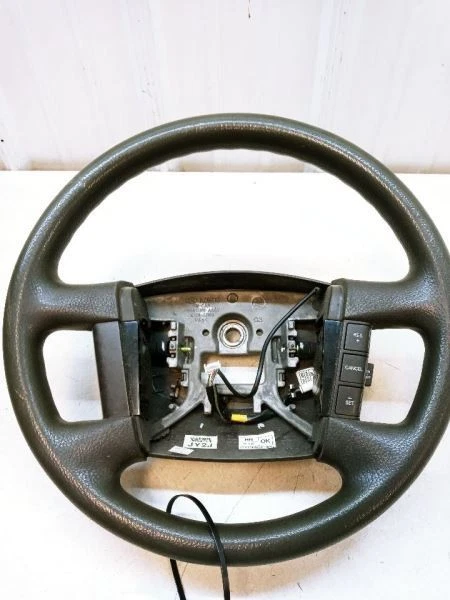 Volante KIA BORREGO 2009 2010 2011 CUERO NEGRO CON INTERRUPTORES OEM  Foto 1 de 4