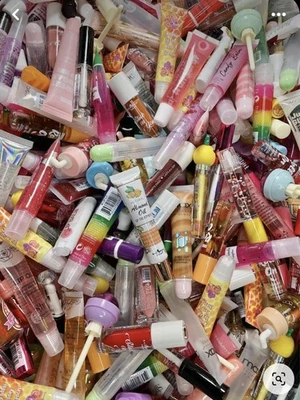 Lip Gloss /makeup Bundle 15 PCS Random - Image 1 of 4