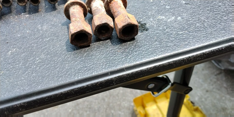 JUEGO DE 20 TORNILLOS DE TUERCA PARA RUEDAS SEL SEC MERCEDES-BENZ 107 126 560, ASPECTO OEM Foto 1 de 4