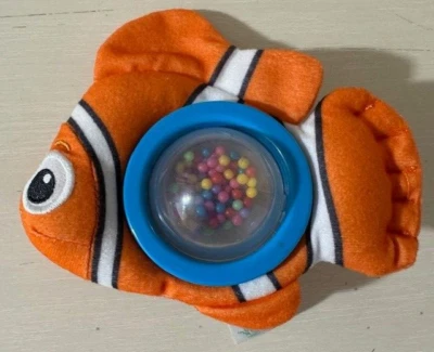Disney Baby Pixar Buscando a Nemo Bebé Nemo Pez Nuevo 5” Juguete de Peluche Sonajero Foto 1 de 3