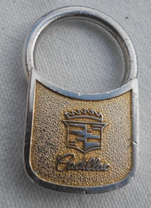 Vintage Cadillac Emblem Keychain Pull Twist & Turn Lock Gold Plated Embossed - Bild 1 von 18