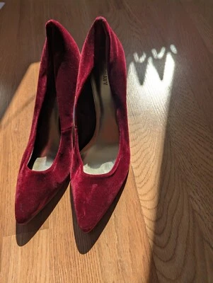 Sapatos de salto alto Old Navy camurça vermelha tamanho 10 - Imagem 1 de 4