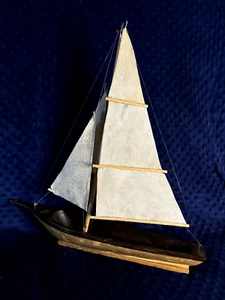 Endeavour Clipper Wood Model Ship on Base 15” VGC Vintage Pond Boat ❤️ - Picture 1 of 7