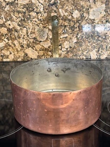 Sartén de salsa de cobre francesa grande vintage Havard con mango de latón - Imagen 1 de 10