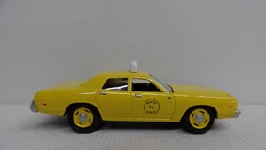 Johnny Lightning Suelto 1977 Dodge Monaco Amarillo '77 TAXI con Neumáticos RR de Goma Real - Imagen 1 de 3