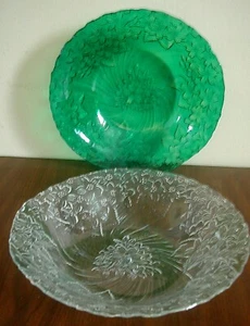 Set of 2 Large Plastic HOLIDAY SERVING BOWLS Clear & Green Festive Flower Design - Picture 1 of 2