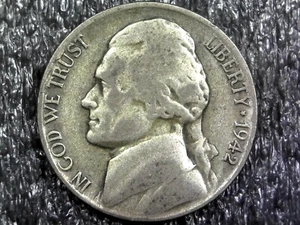 1942-P Jefferson War Nickel Coin - 35% Silver Inv#T952 - Picture 1 of 2