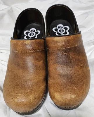 Sanita 木屐女式美国尺码 7-7.5 棕色漆皮专业护士干邑 — 第 1/4 张图片