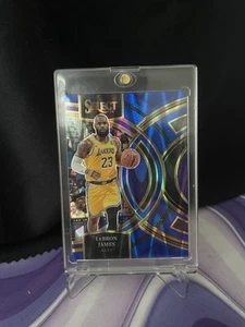 2023-24 Panini Select - Premier Level LeBron James #135 Blue Tectonic Prizm /99 - Bild 1 von 2
