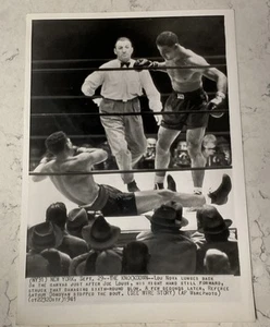 1942 Press Wire Photo Heavyweight Champion Joe Louis Challenger Abe Simon NY31 - Picture 1 of 9