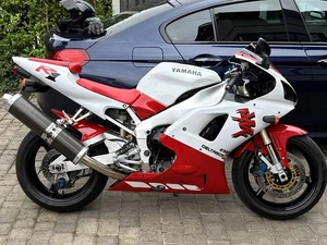 1998 Yamaha R1 4xv Red & White - Picture 1 of 9