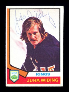 1974 TOPPS #258 JUHA WIDING AUTOGRAPHED SIGNED PERFECT PLACEMENT ON HOCKEY CARD