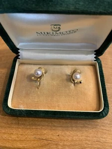 Auténticos Pendientes Mikimoto Vintage Oro Amarillo 14k Perla Tornillo Trasero 3.9g con Caja - Imagen 1 de 3