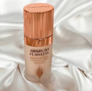 Charlotte Tilbury Airbrush makellose Foundation WÄHLEN SIE IHREN FARBTON volle Größe - Bild 1 von 1
