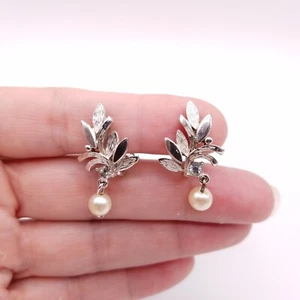 Vintage Avon Clip On Earrings Silver Tone Brushed Leaf Faux Pearl Rhinestone - Picture 1 of 7