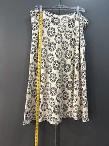 Falda Ann Taylor Crema Con Patrón Flor Negra Talla 14, Nueva Con Etiquetas - Imagen 1 de 4