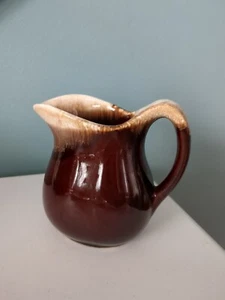 Jarra crema esmaltada por goteo marrón de 5" EE. UU. - Imagen 1 de 9