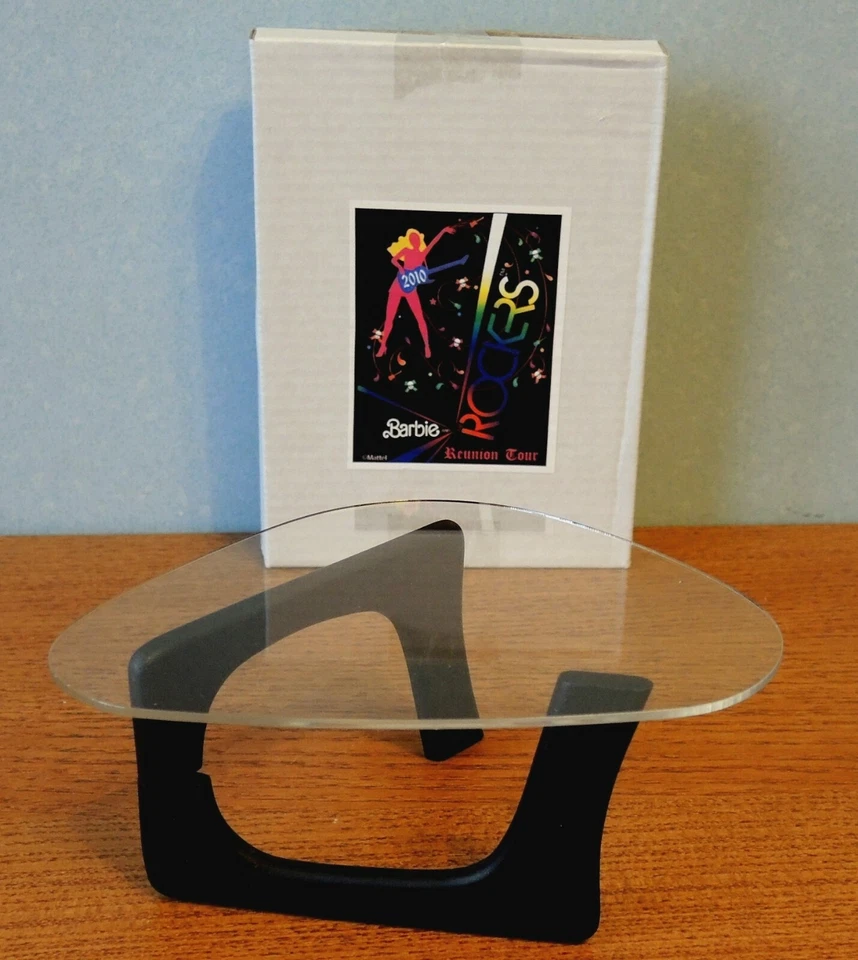 TABLE BASSE DESIGN POUR BARBIE.  SOUVENIR DE LA CONVENTION USA 2010 - Imagen 1 de 1