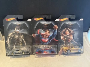 HOTWHEELS BATMAN Vs SUPERMAN MAD MANGA 3/7 COVELIGHT 4/7 & POWER PISTONS 6/7 - Bild 1 von 14