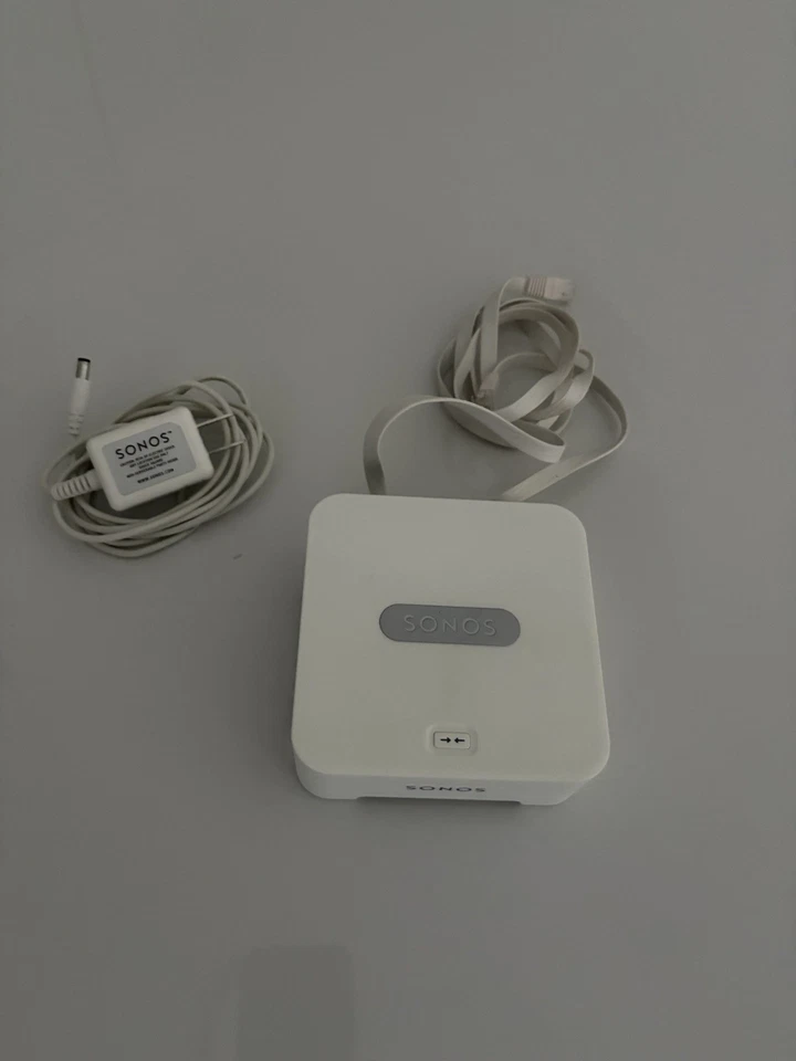 Sonos Connect Bridge (white) excellent with its adapter - Image 1 of 1