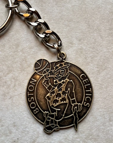 BOSTON CELTICS METAL KEYCHAIN BRASS Cover