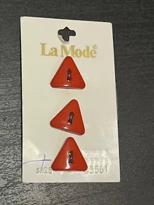 La Mode Triangle Flat Red Buttons 3 Count New On Card 19mm 3/4 W. Germany 43561 - Picture 1 of 3