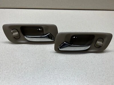 Manija interior de la puerta del conductor delantera derecha y derecha Honda Odyssey 2000-2004 con cerradura OEM Foto 1 de 2