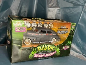 JADA TOYS ROAD RATS CHOP SHOP '47 CHEVY AEROSEDAN FLEETLINE ESCALA 1:24 - Imagen 1 de 5