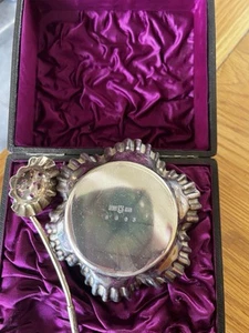 Silver boxed christening set. Spoon and bowl. Excellent condition - Picture 1 of 3
