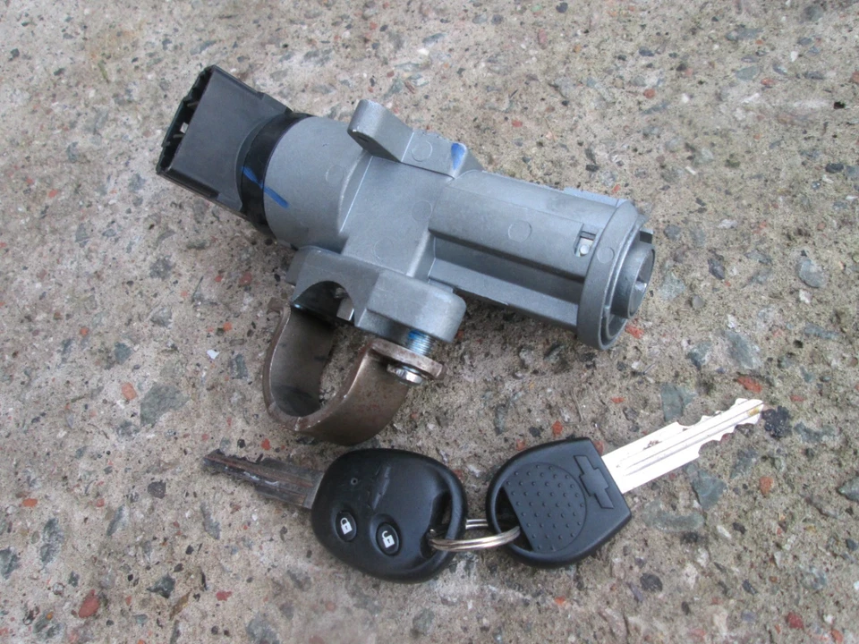 2008 CHEVROLET MATIZ 1.0 SE M200 STEERING IGNITION LOCK SWITCH BARREL 2 KEYS - Image 1 of 3