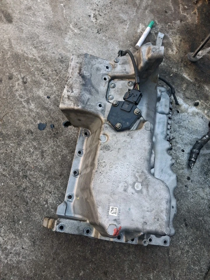 2013-2016 BMW 328I XDRIVE 2,0 л масляный поддон двигателя 7601942 - Изображение 1 из 4