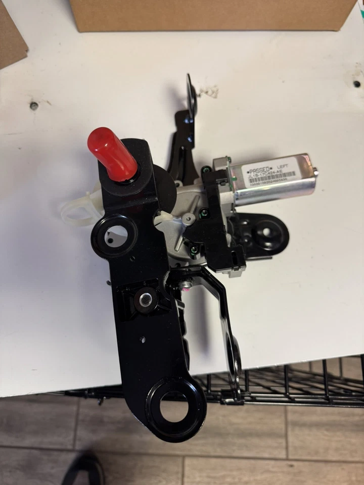 OEM windshield wiper motor assembly for 2021 Ford Expedition - Image 1 of 1