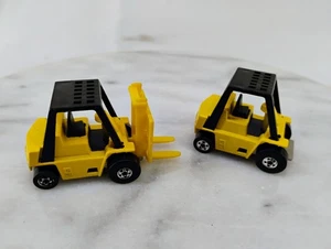 Pair Of HOT WHEELS CATERPILLAR CAT FORKLIFT YELLOW One Missing Forks - Picture 1 of 7