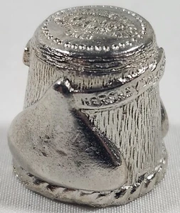 Vintage 1981 HERSHEY'S KISSES Nicholas Gish Kolonial Zinn Fingerhut - Bild 1 von 7