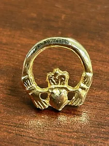 Claddagh Irish Pin Tie Tack Lapel Goldtone Friendship Love Loyalty Clasping Hand - Picture 1 of 5