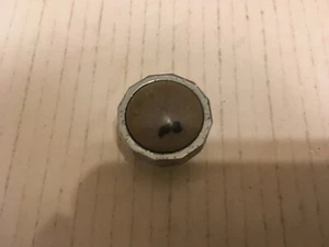 Vintage silberfarbener und brauner Bakelit Funkknopf mit Setschrauben - Bild 1 von 3