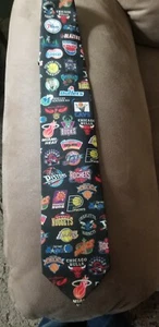 Corbata vintage con logotipos de equipos de la NBA - Imagen 1 de 1