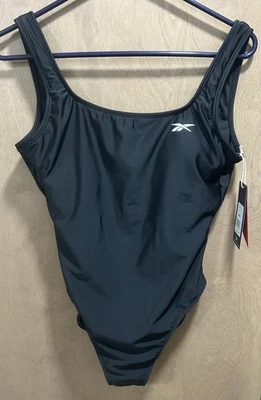 Maiô Reebok One Piece com colher baixa traseira preto tamanho médio forrado frontal novo - Imagem 1 de 4