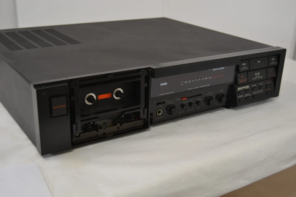 Akai GX-9 Cassette Deck Tape Deck piezas de repuesto sin comprobar para aficionados defectuoso - Imagen 1 de 4