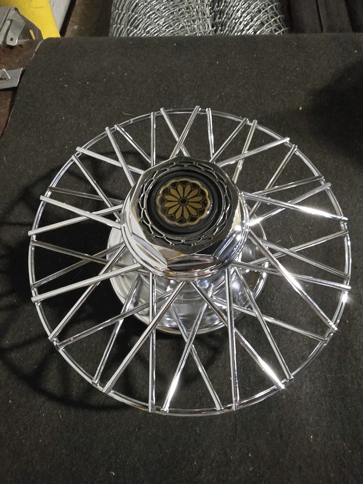 (4) Carro de golf con cestas de radios plateados de 4 orificios de 10 pulgadas. Solo cesta sin rueda Foto 1 de 1